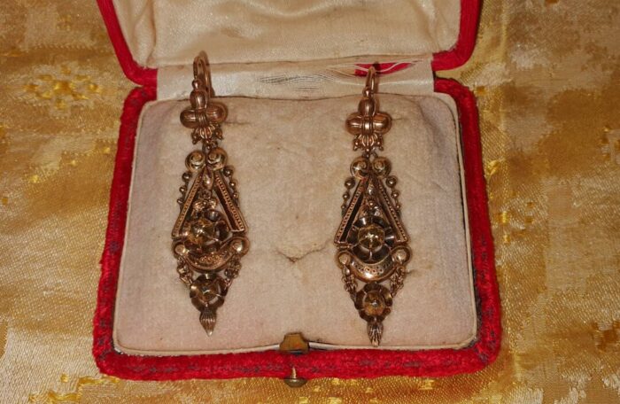 Pendientes isabelinos